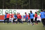 Estudiants d’Educació Primària entrenen alumnes d’educació especial en un projecte de rugby inclusiu