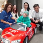 Messer dona un cotxe elèctric a nens hospitalitzats per reduir-los l’estrés