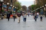 Patinets, bicicletes i curses amb mascaretes a Tarragona en el primer dia de desconfinament dels infants