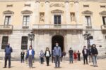 Consellers i treballadors de l’Ajuntament de Tarragona fan un minut de silenci per les víctimes de la covid-19