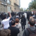 Un jutjat de Tarragona investiga un votant de l’1-O per agafar la porra d’un policia i empènyer-lo cap a la “massa hostil”