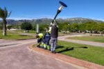 L’Ajuntament instal·la fanals solars amb tecnologia LED a la zona enjardinada del passeig marítim de l’Hospitalet de l’Infant