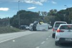 Un furgó dels Mossos bolca perseguint els dos lladres d’un cotxe d’alta gamma a Riudoms, que acaben detinguts