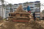 Comença la construcció del tradicional Pessebre de Sorra a la Pineda