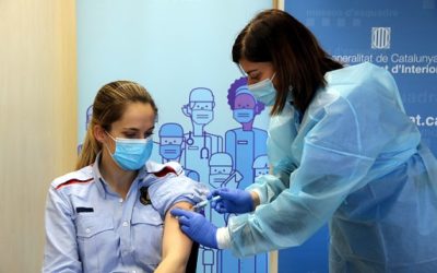 200 Mossos de la comissaria de Camp Clar, els primers del cos en ser vacunats amb AstraZeneca a Tarragona