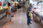 Avancen els tràmits per mantenir els contractes d’arrendament dels paradistes del Mercat del Carrilet