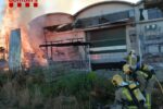 Controlat l’incendi d’una nau industrial a la Canonja