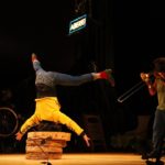 Els pallassos Los Galindos contagien optimisme amb un espectacle de carrer al Trapezi
