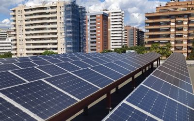 Instal·lar renovables en entorns urbans permetria excedents d’energia en un 90% de municipis del territori