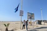 La bandera blava ja oneja a les platges Llarga i Costa Daurada de Roda