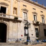 L’Ajuntament de Tarragona inicia la intervenció a la façana municipal per evitar despreniments del revestiment