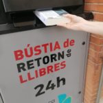 La Biblioteca Municipal de Constantí estrena una bústia de retorn de llibres les 24 hores del dia