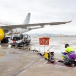 Repsol a Tarragona subministra el primer vol amb combustible sostenible de Vueling