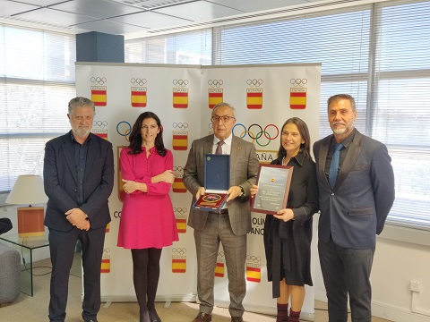 El COE entrega la Placa Olímpica al Mèrit Esportiu al Reial Club Nàutic de Tarragona