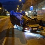 Un conductor begut bolca el seu cotxe després de topar contra un altre a l’avgda Sant Jordi de Reus