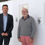 L’exposició col·lectiva en homenatge a Manuel Vázquez Montalbán arriba a Cambrils  