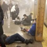 Pugen a 16 les persones ferides en un tiroteig en una estació de metro de Brooklyn