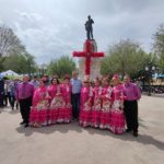 Ricomà presideix la celebració de la Cruz de Mayo a la plaça dels Carros
