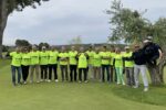 Les samarretes ‘Stop War’ es deixen veure al camp de golf i pitch & putt 