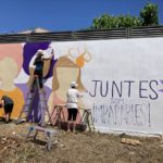 Vilallonga pinta un mural col.lectiu contra la violència masclista