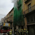 Incendi sense ferits en un pis del carrer del Roser de Reus (vídeo)