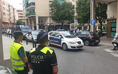 Tres detinguts en un operatiu policial conjunt a la plaça Comte de Reus