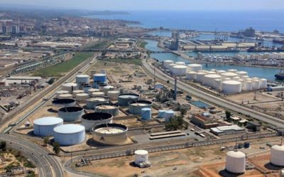 La fuita de nafta provoca olor a sospita sobre els protocols a Ricomà, la CUP i En Comú Podem