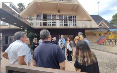 Els veïns de l’AAVV de Cala Romana reben la vista de l’alcalde de Tarragona i dels regidors després de les inundacions