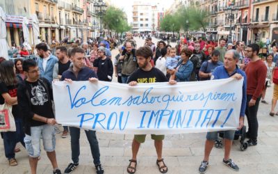 50 persones es manifesten a Tarragona contra «l’opacitat» en la gestió de la informació de la fuita de nafta