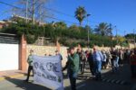 Un centenar de persones es tornen a manifestar contra la instal·lació d’un CRAE als Pallaresos