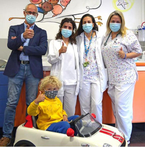L’hospital de Santa Tecla estrena un cotxe teledirigit per als pacients més petits