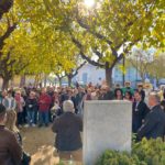 Inaugurada la placa en memòria d’Isabel Moreno al barri Parcel·les Casas