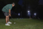 I quan es fa de nit encenem les boles de llum i juguem al pitch & putt