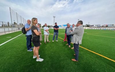 El camp de futbol de Torredembarra estrena gespa artificial