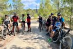 La calor no atura als bikers del Golf Costa Daurada