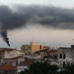 Una columna de fum negre de la Dow sobre el Camp de Tarragona encén les xarxes