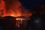 Un incendi a Torredembarra obliga a desallotjar vuit habitatges