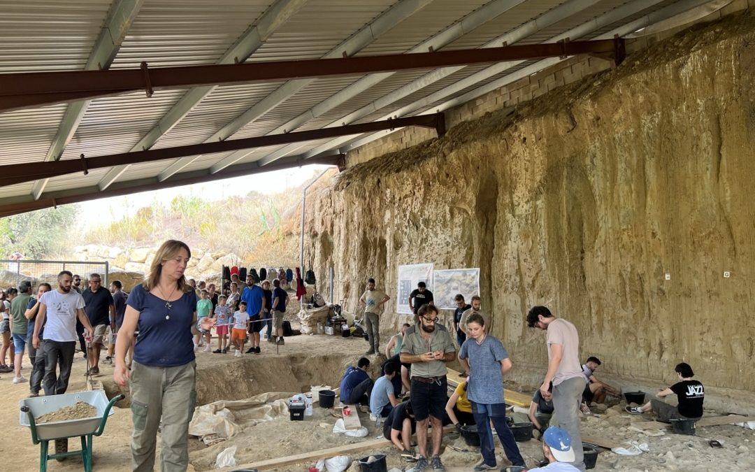 Un centenar de persones visita el jaciment arqueològic de la Boella