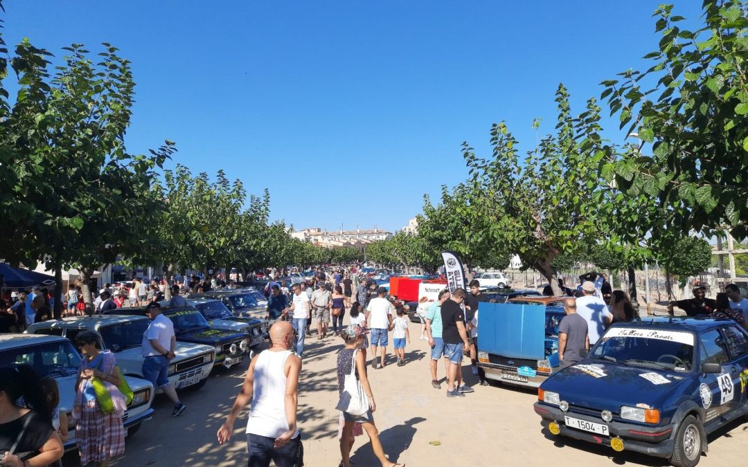 175 vehicles participen a la Trobada de Vehicles Clàssics de Creixell