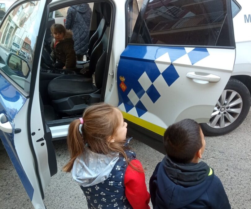 Els petits de l’escola Centcelles visiten la Policia Local de Constantí