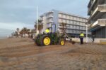 L’Ajuntament de Cambrils neteja les platges i el passeig després del temporal marítim