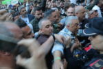 Abascal atura el míting de VOX a Reus per encarar-se a un grup d’antifeixistes