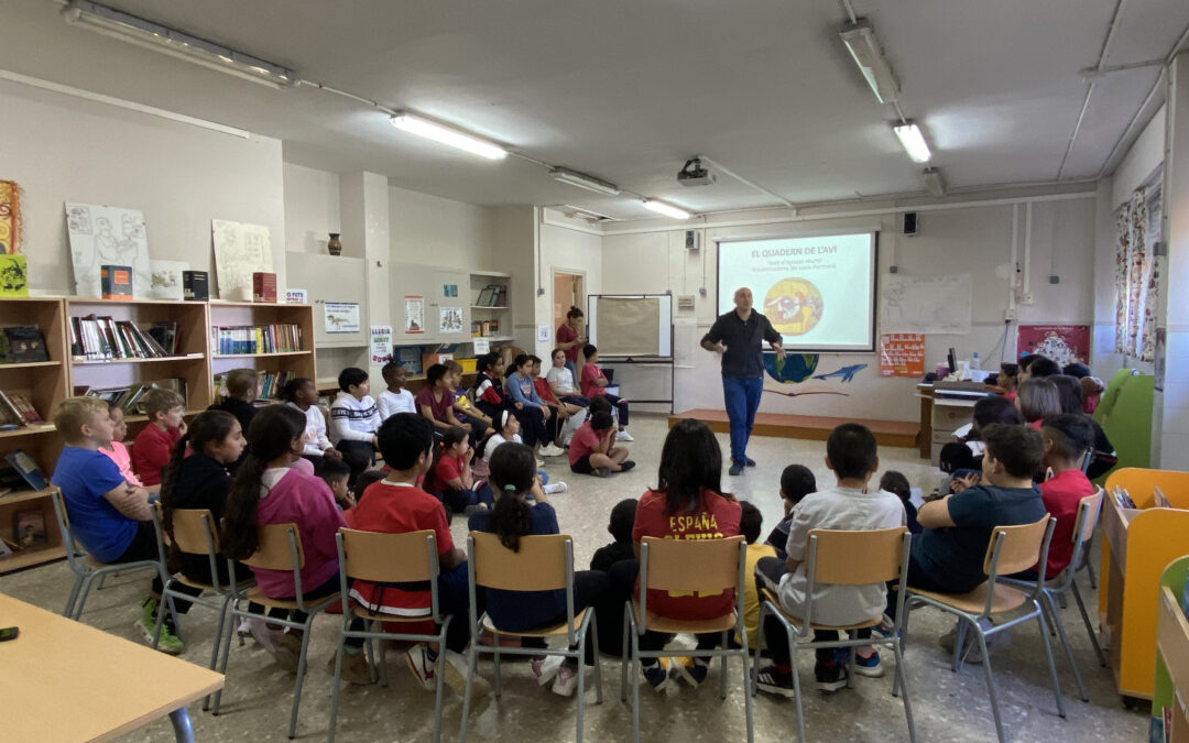 El taller ‘El Quadern de l’avi’ porta la història local a les escoles de Cambrils