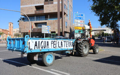 Vídeo: Els pagesos tallen el centre de Tarragona
