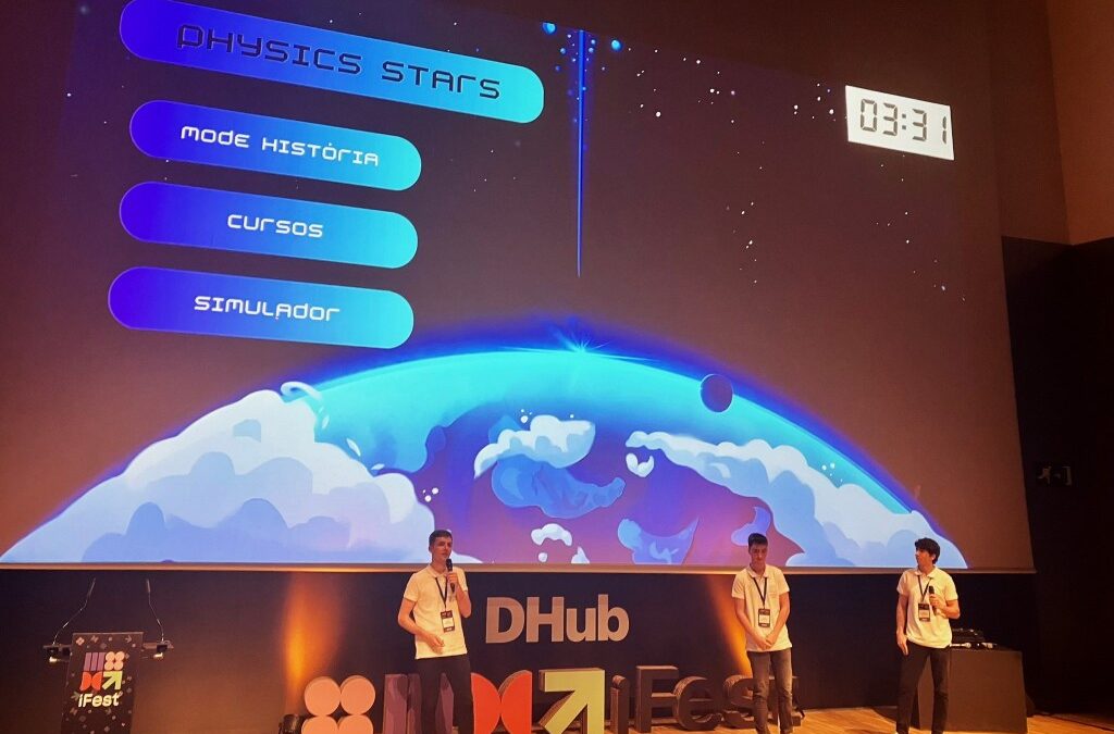 Tres alumnes de la URV guanyen el concurs d’emprenedoria iFest amb una APP de física