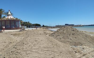 Finalitzen les actuacions de reposició de sorra a les platges de Cambrils