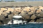 Rescatada una embarcació a l’escullera del port de Torredembarra