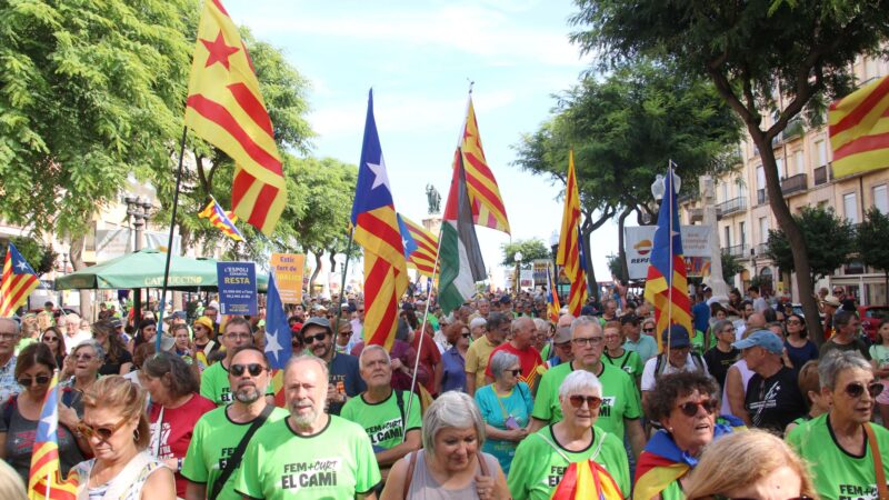 La manifestació independentista de Tarragona reclama millors trens