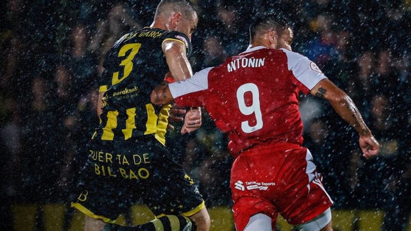 El temps de descompte enfonsa el Nàstic sota l’aigua de Barakaldo (2-1)