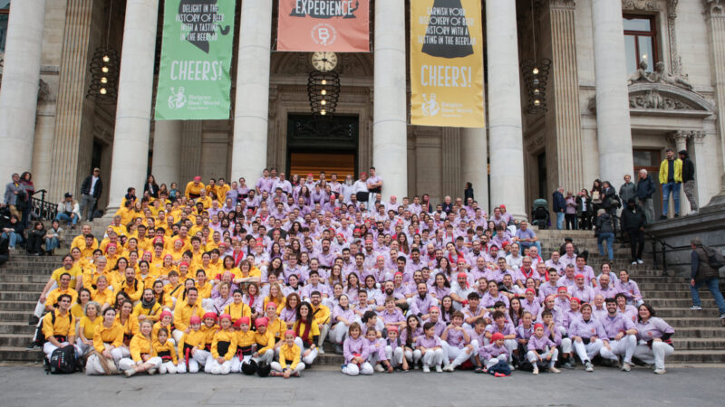 La Jove de Tarragona apadrina els castells dels Mannekes a la Grand Place de Brussel·les